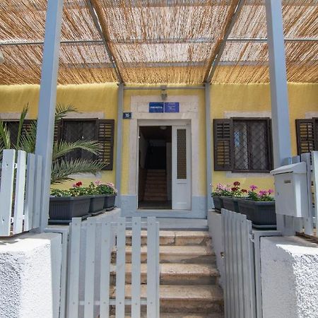 Hostel Flora Mali Losinj Ngoại thất bức ảnh