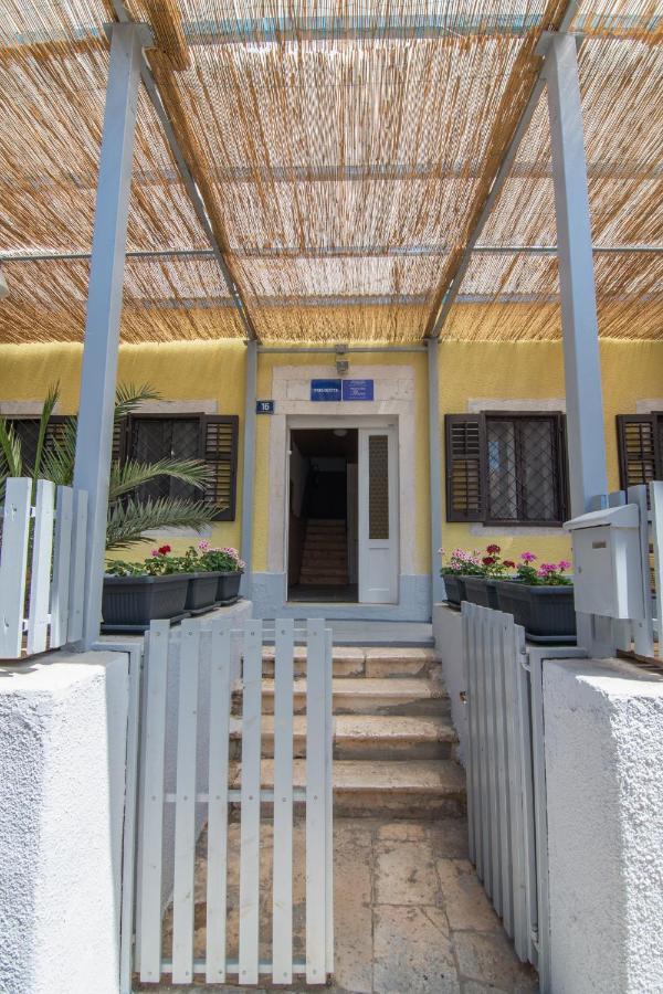 Hostel Flora Mali Losinj Ngoại thất bức ảnh