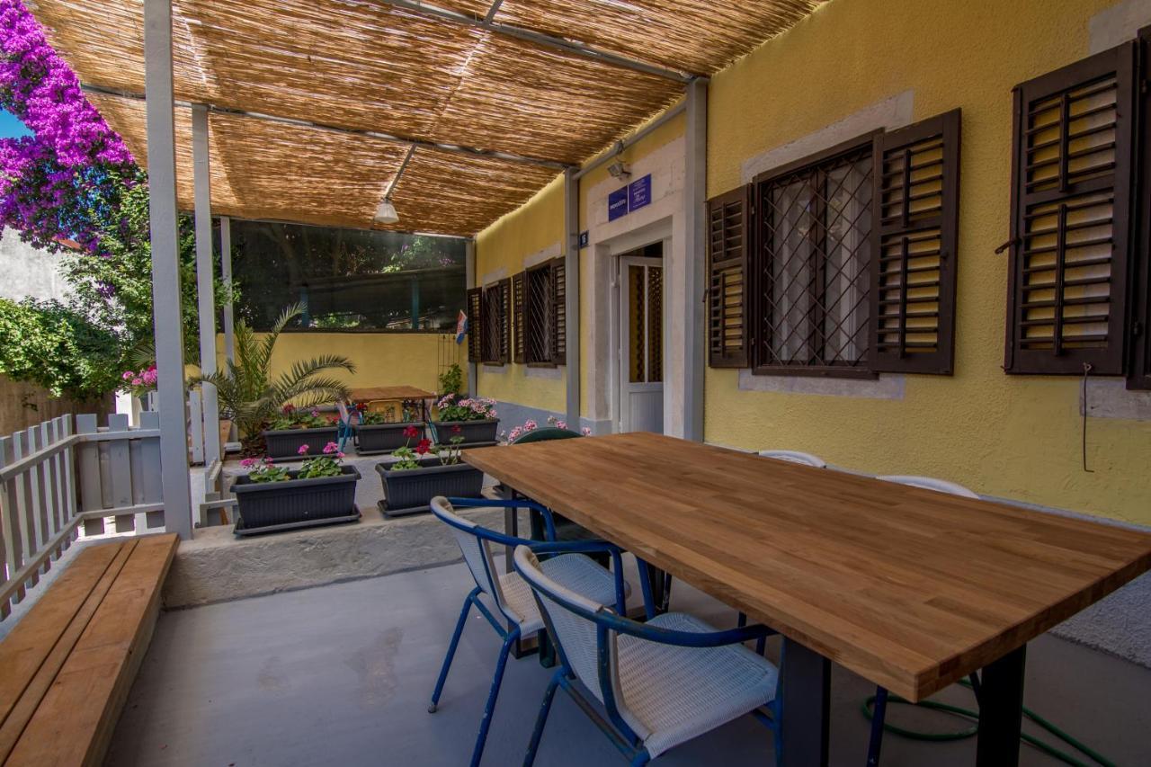Hostel Flora Mali Losinj Ngoại thất bức ảnh