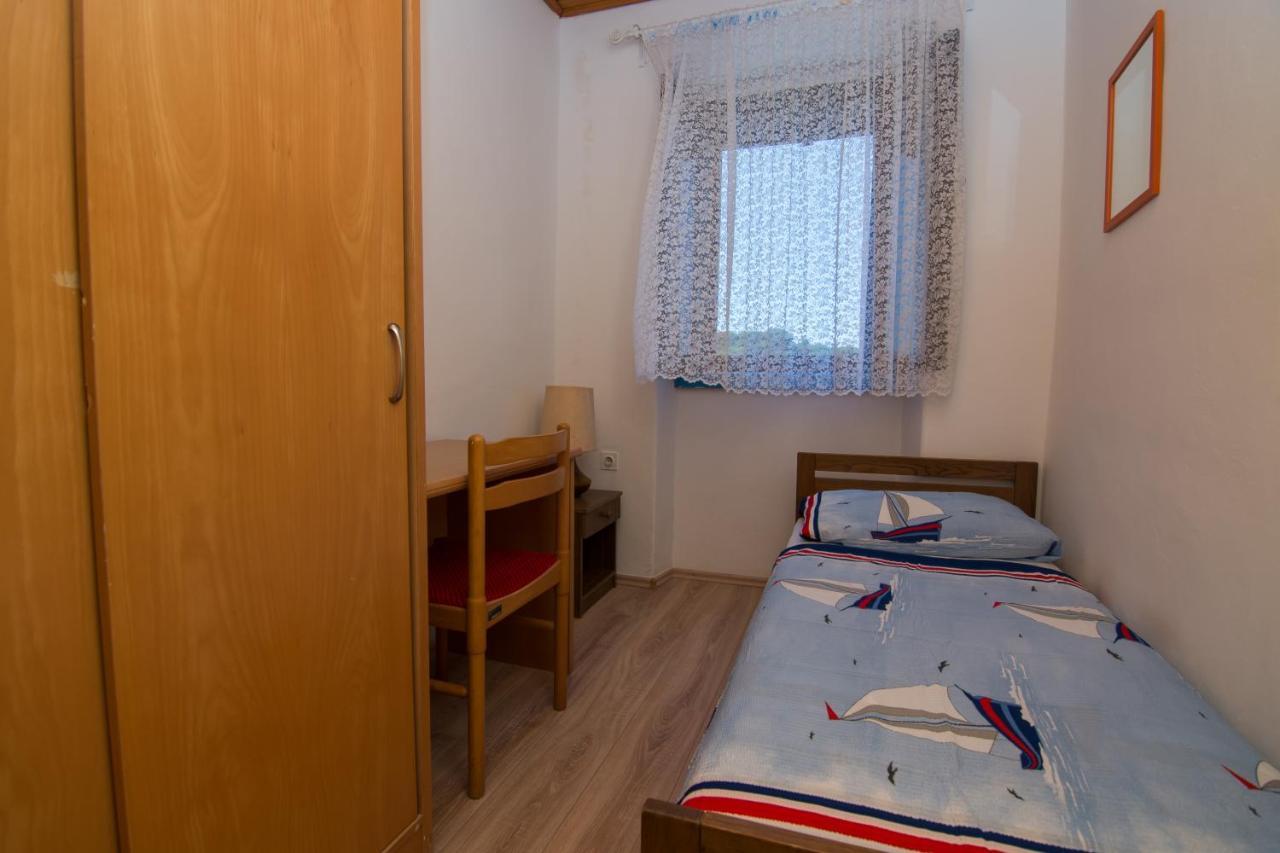 Hostel Flora Mali Losinj Ngoại thất bức ảnh
