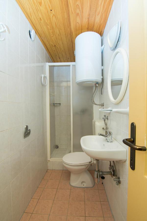 Hostel Flora Mali Losinj Ngoại thất bức ảnh