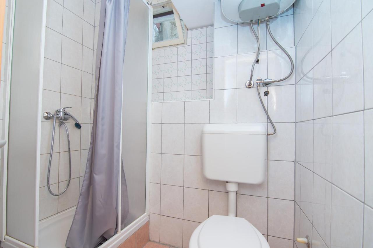 Hostel Flora Mali Losinj Ngoại thất bức ảnh