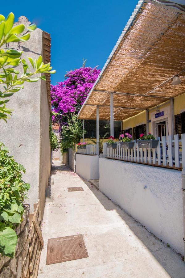 Hostel Flora Mali Losinj Ngoại thất bức ảnh
