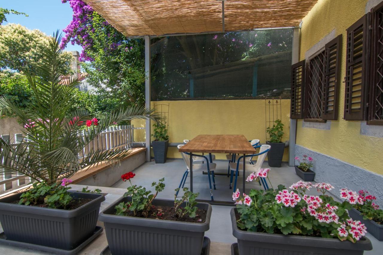 Hostel Flora Mali Losinj Ngoại thất bức ảnh