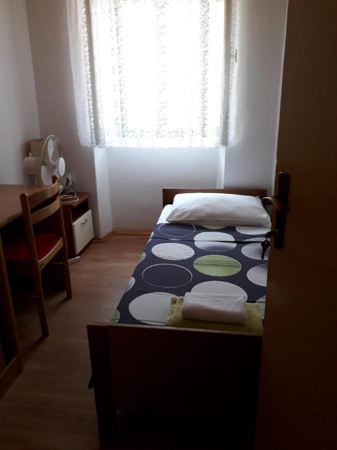 Hostel Flora Mali Losinj Ngoại thất bức ảnh